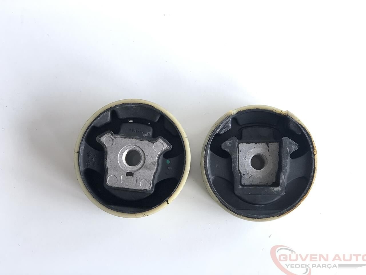 TRAVERS TAKOZU ALT ÜST TAKIM - 1K0199868Q