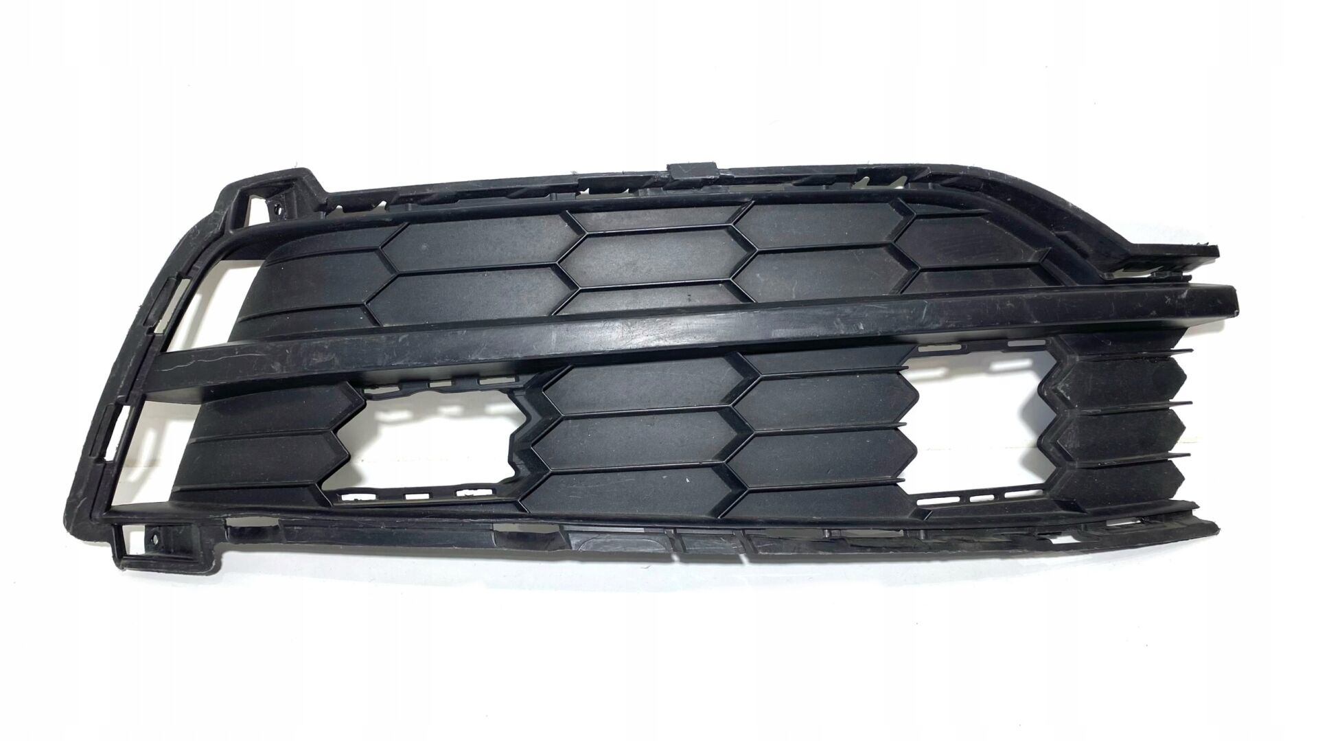 SKODA KAROQ SAĞ SİS KAPAĞI 18>   -57A807368